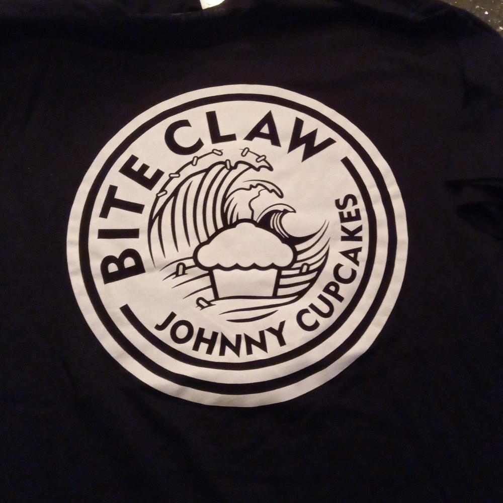 BITE CLAW JOHNNY CUPCAKES